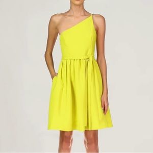 Halston size 4 one shoulder crepe cocktail dress in Citrine